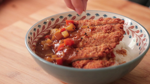 咖喱猪排饭祖传秘方:香酥猪排搭配香浓咖喱,让你化身小天使!